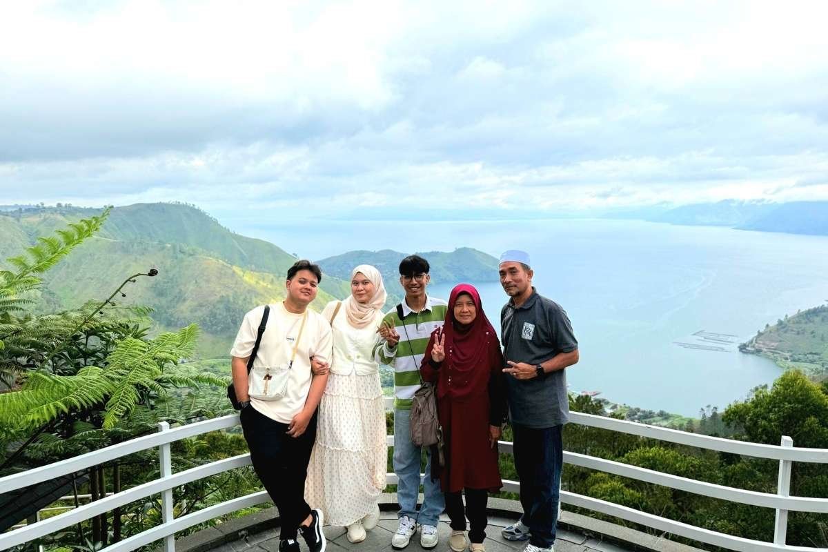 Family-friendly Lake Toba viewpoint