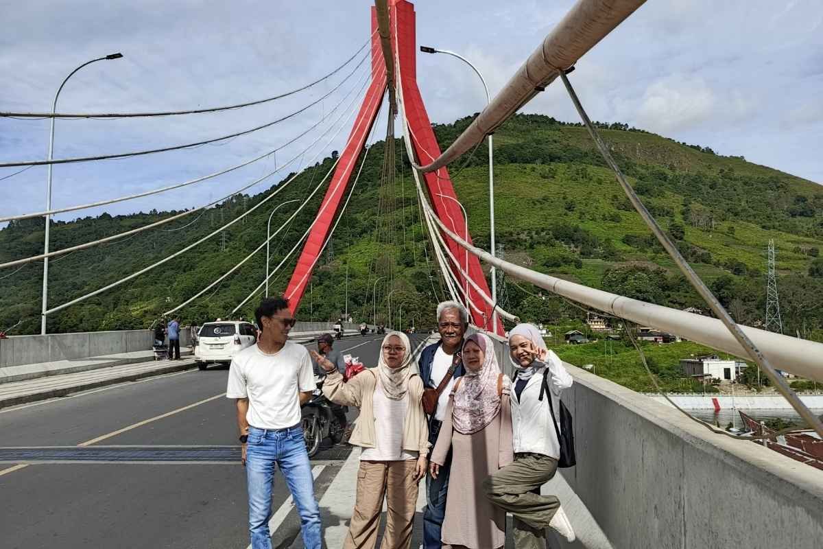Family hotel planning for Lake Toba from Singapore