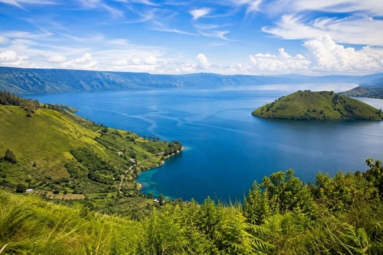Pemandangan wisata Danau Toba