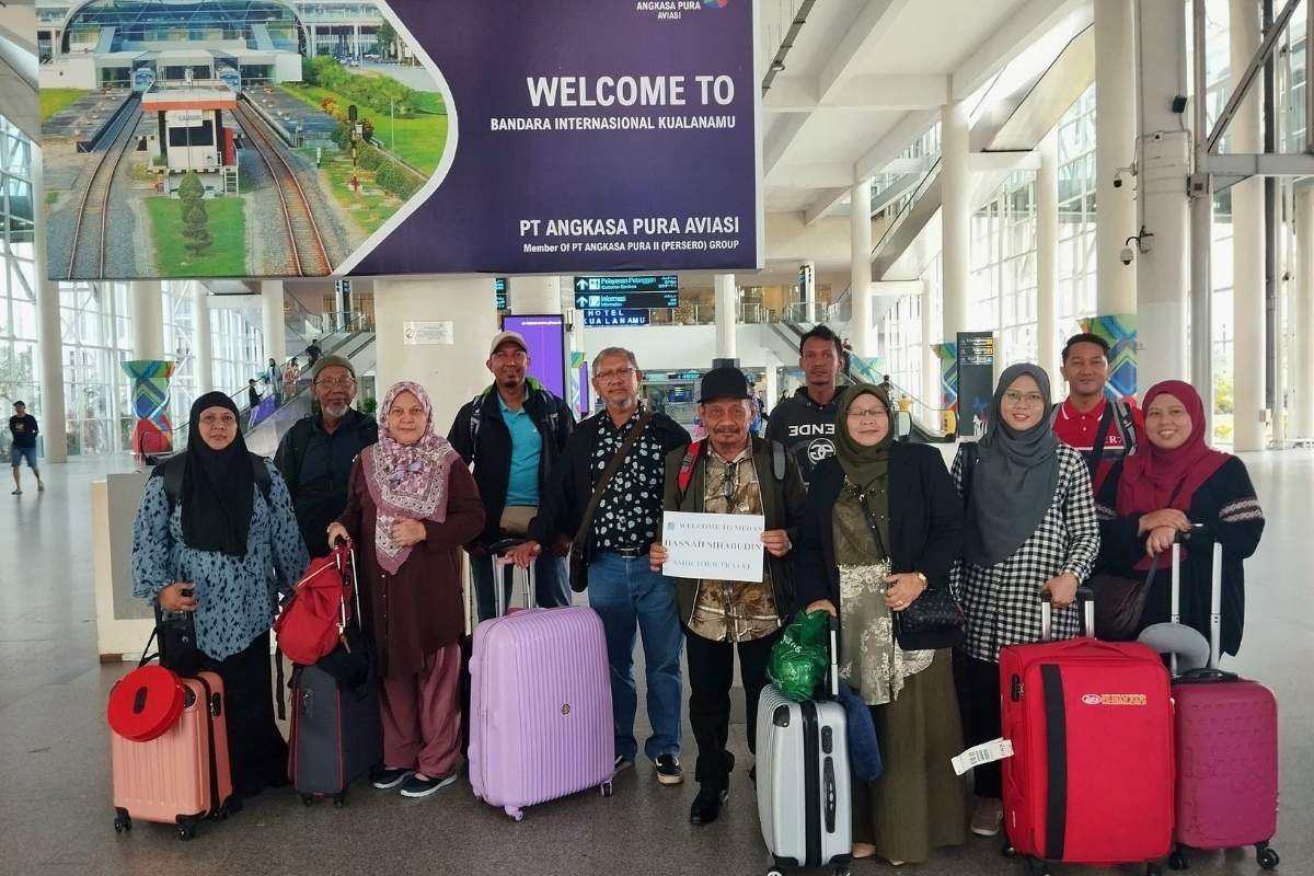 Koordinasi bagasi rombongan di Bandara Kualanamu
