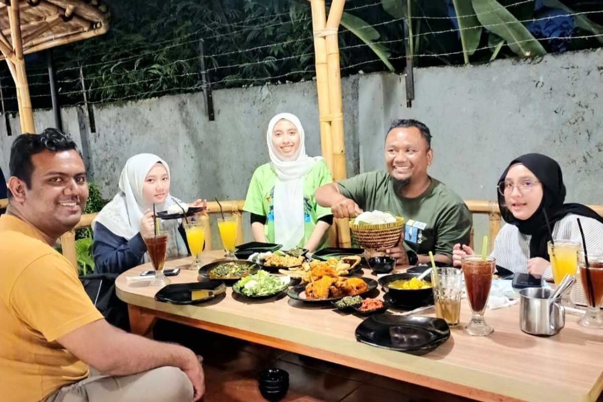 Makanan halal untuk private trip Danau Toba keluarga Muslim