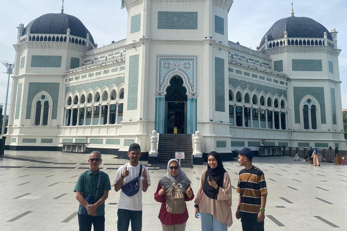 Masjid Raya Medan sebagai kunjungan singkat pada hari terakhir trip