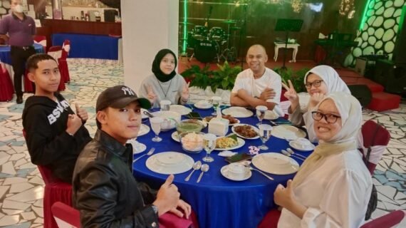 Apa yang Perlu Diperhatikan Saat Membawa Orang Tua ke Danau Toba