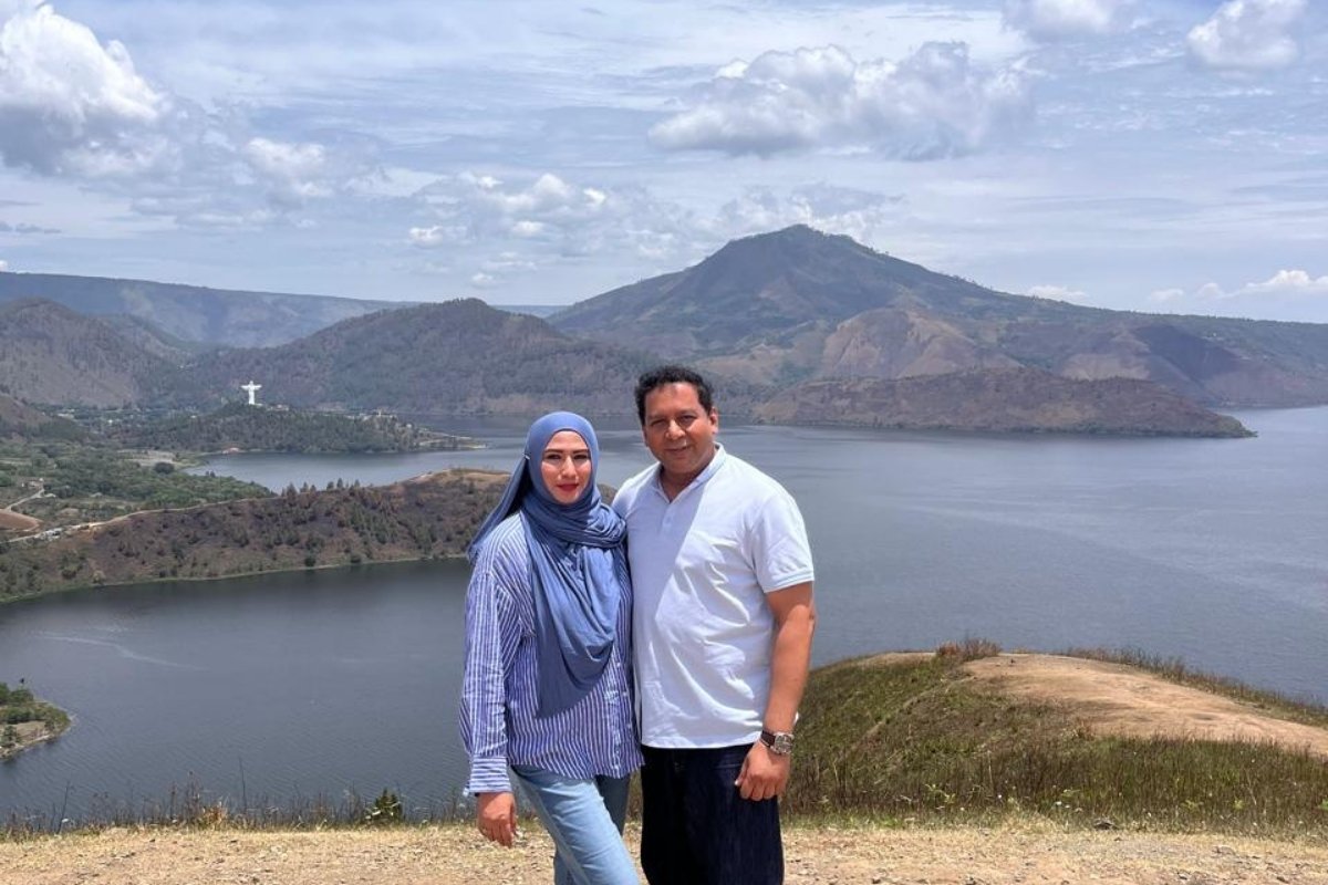 Menikmati pemandangan Danau Toba setelah tiba pada hari pertama