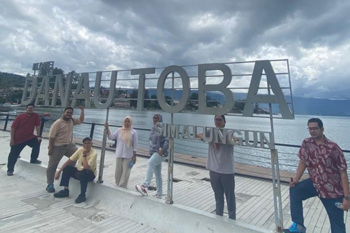 Pemandangan Danau Toba yang dapat dinikmati semua usia