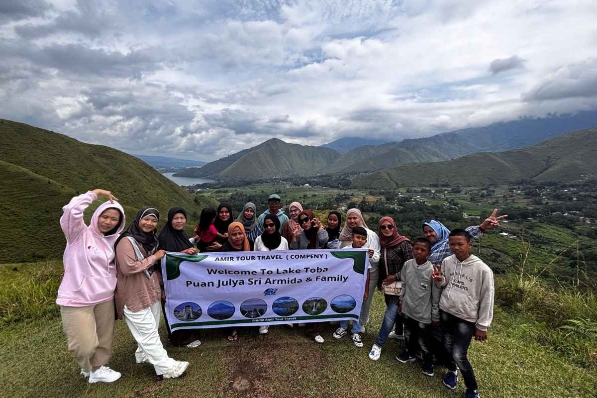 Pemandangan Danau Toba yang sesuai untuk warga emas dari Malaysia