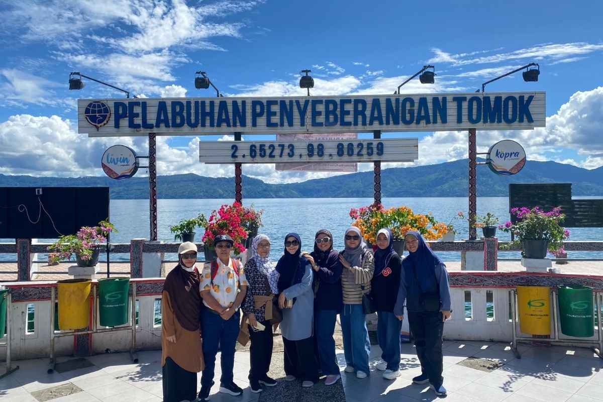 Perjalanan Danau Toba ke Samosir dalam itinerary dari Malaysia