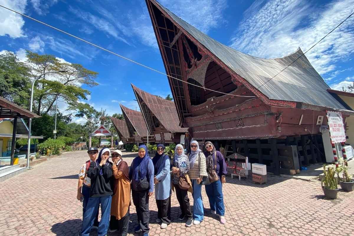 Samosir cultural experience for families