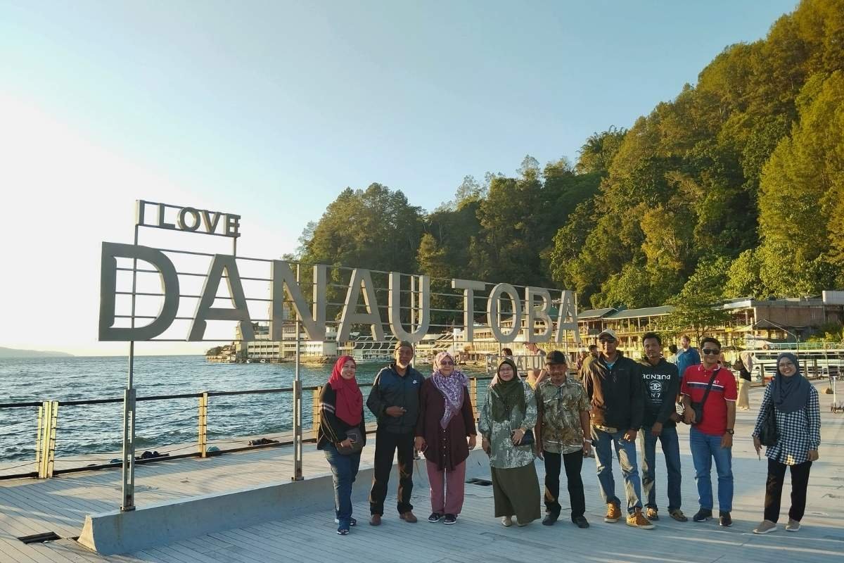 Tiba di kawasan Danau Toba pada hari pertama perjalanan dari Kualanamu
