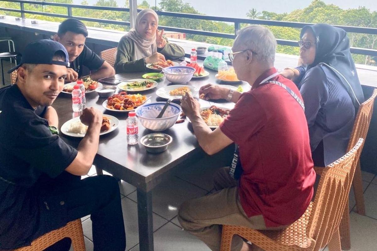Waktu makan sebelum menuju Bandara Kualanamu untuk flight pulang